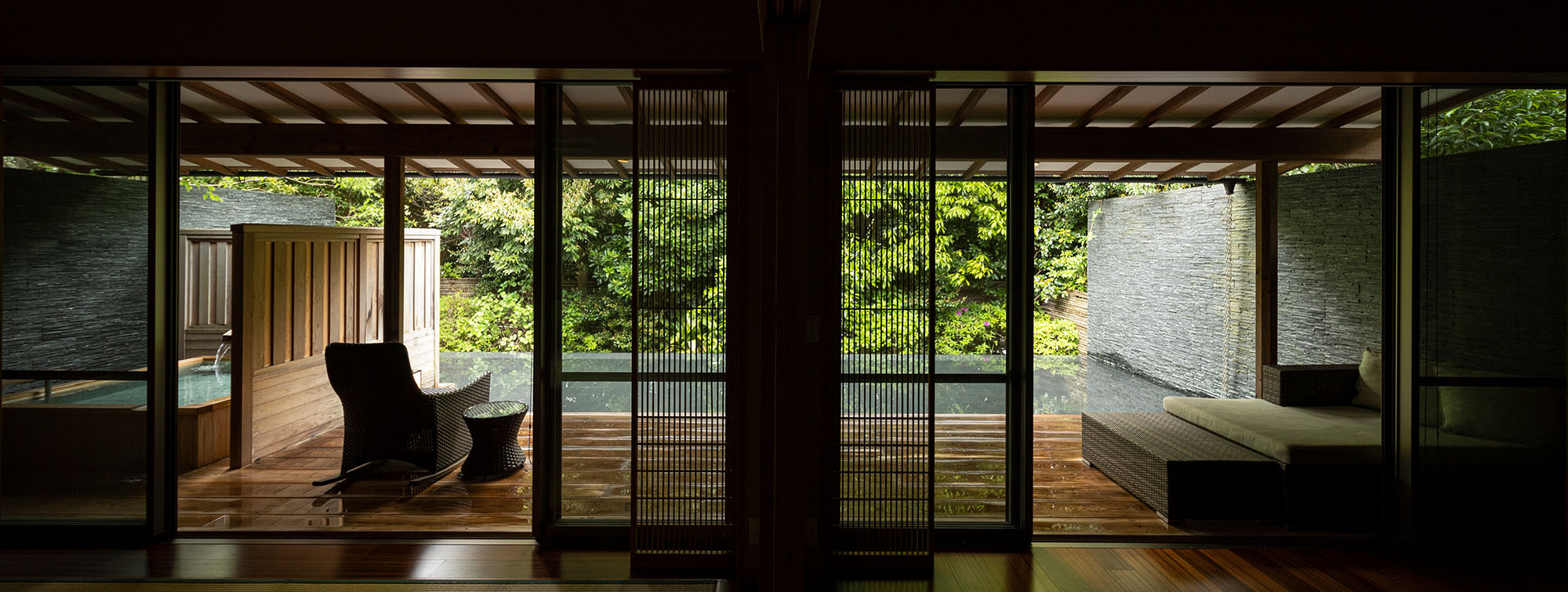 Water feature in the garden and outdoor private bath - A moment of peace